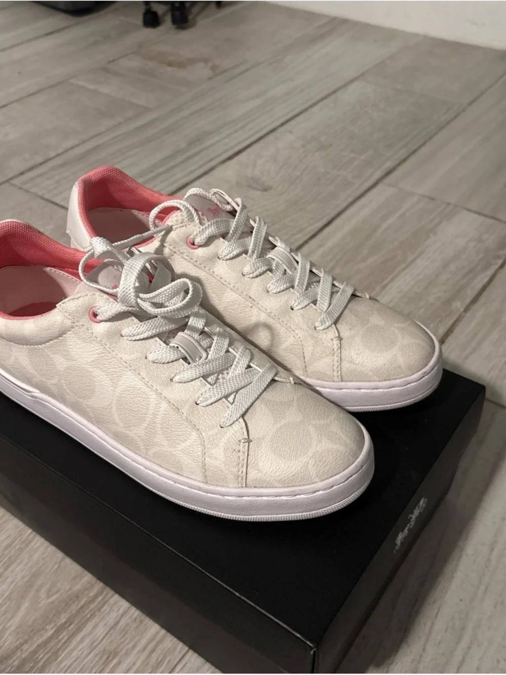 Coach Women's Cream Signature Low-Top Sneaker with Pink Lining